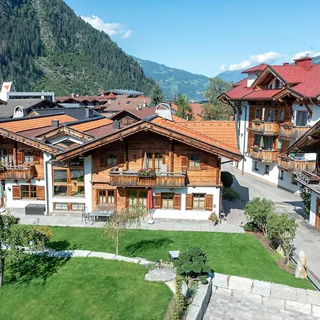 Alpenliving Майрхофен